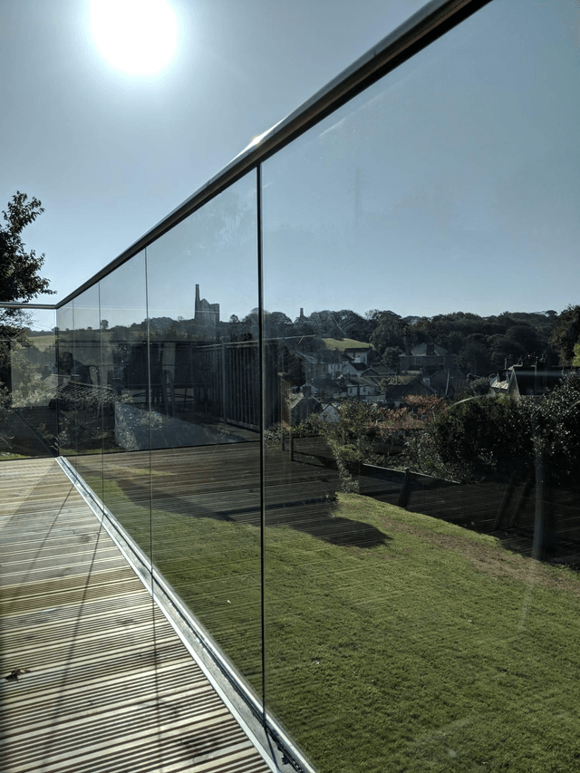 Entity 12/17.5/21.5mm Adjustable Glass Balustrade 
