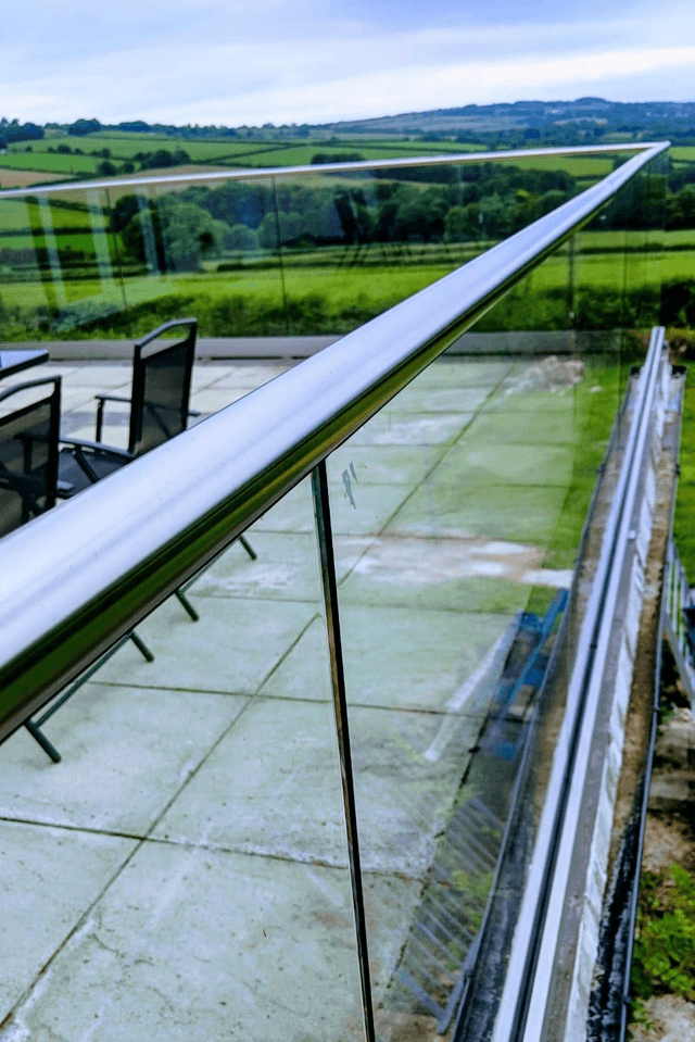 2.5m Silver Slotted Round Handrail 