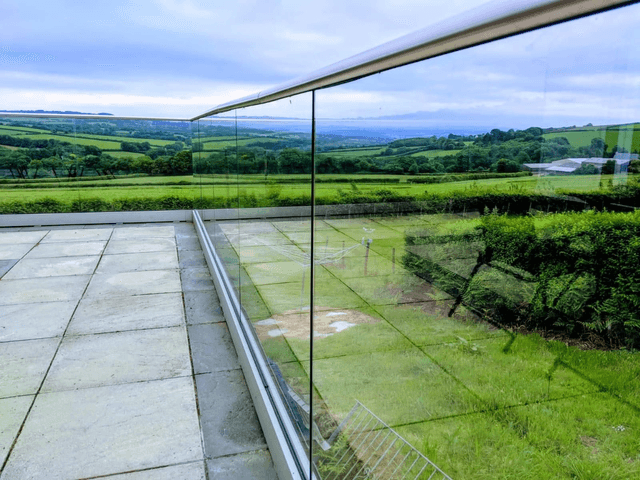 2.5m Black Slotted Round Handrail